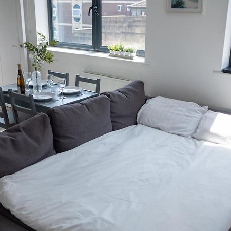 Modern One Bedroom Apartment In Town Centre & 4 Min To The Beach Bournemouth Exteriör bild