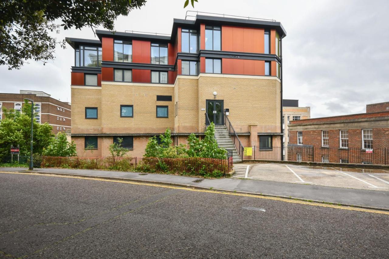 Modern One Bedroom Apartment In Town Centre & 4 Min To The Beach Bournemouth Exteriör bild