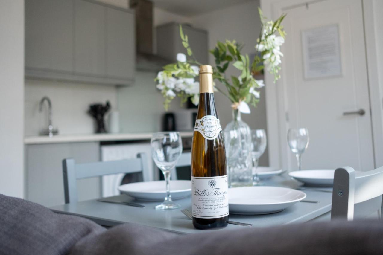 Modern One Bedroom Apartment In Town Centre & 4 Min To The Beach Bournemouth Exteriör bild